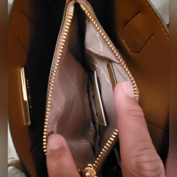 Michael Kors Mercer MD Messenger Brown - Picture 5 of 11